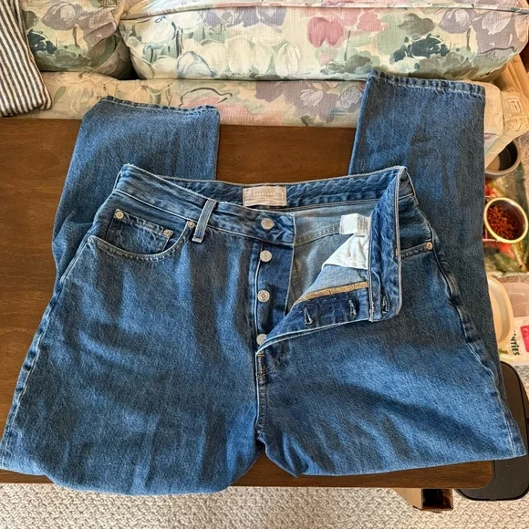 Everlane 90’s Curvy cheeky 90’s Jean in Medium Blue Wash short length. 31” waist - Picture 5 of 7